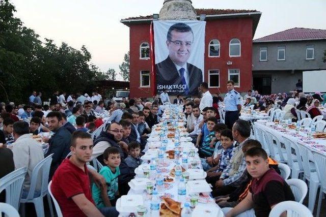 Atakum Belediyesinden Mahalle İftarı