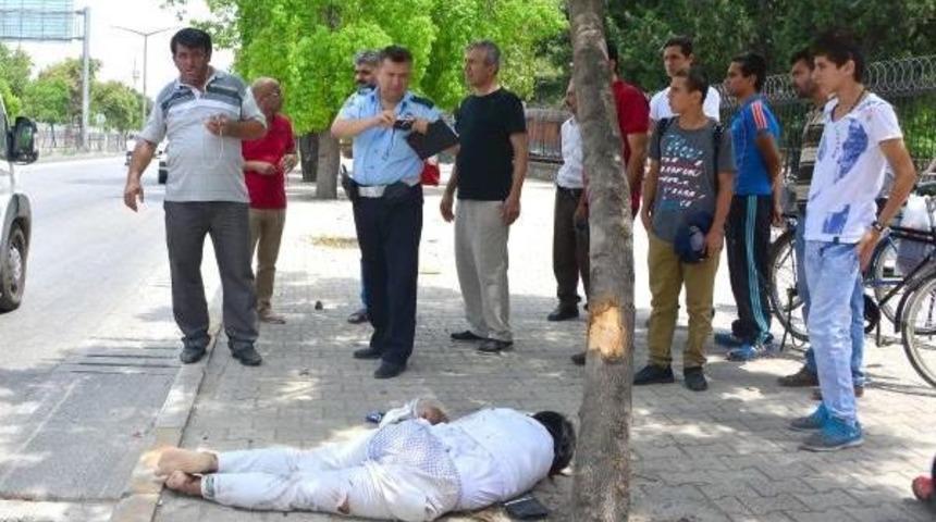 Otomobilin &Ccedil;arptığı Bisikletli &Ouml;ld&uuml;