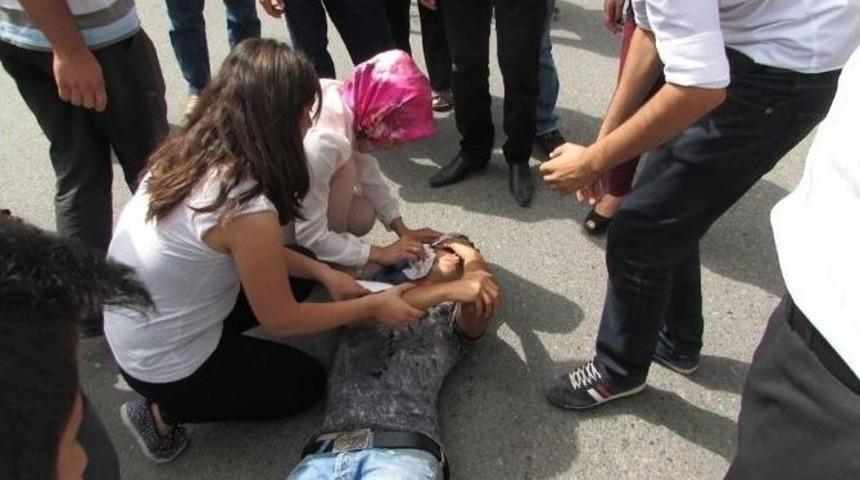 Motosiklet İle Otomobil &Ccedil;arpıştı: 1 Yaralı