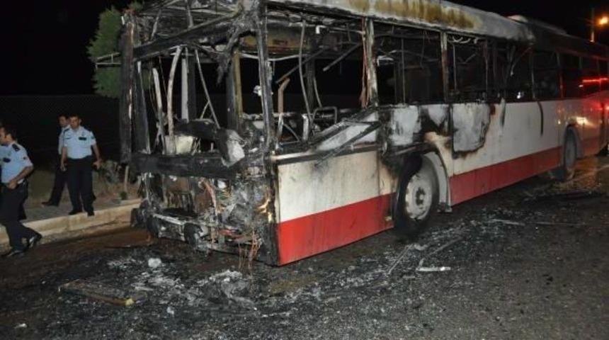 Belediye Otob&uuml;s&uuml;ne Molotof Kokteyli Saldırı