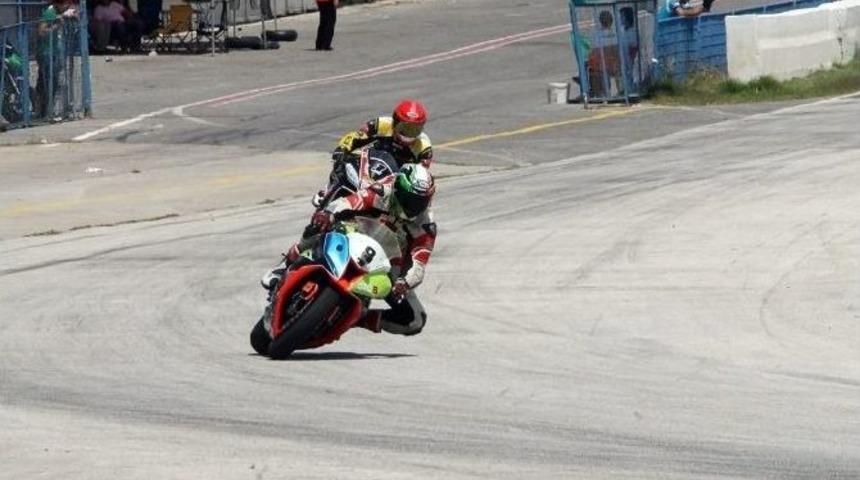 İzmir&rsquo;de Damalı Bayrağı Sinan Şenel G&ouml;rd&uuml;