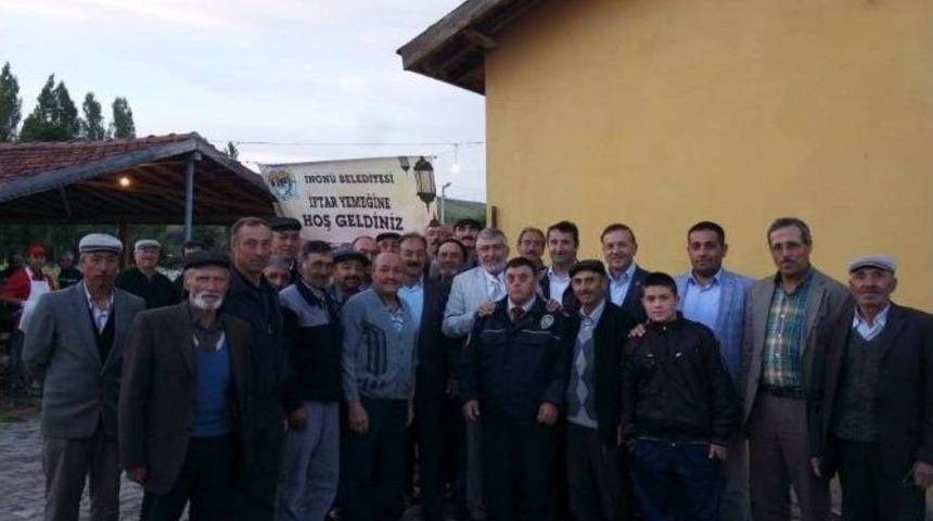 Erenk&ouml;y Mahallesi Sakinleri İn&ouml;n&uuml; Belediyesi&rsquo;nin Sokak İftarında Buluştu