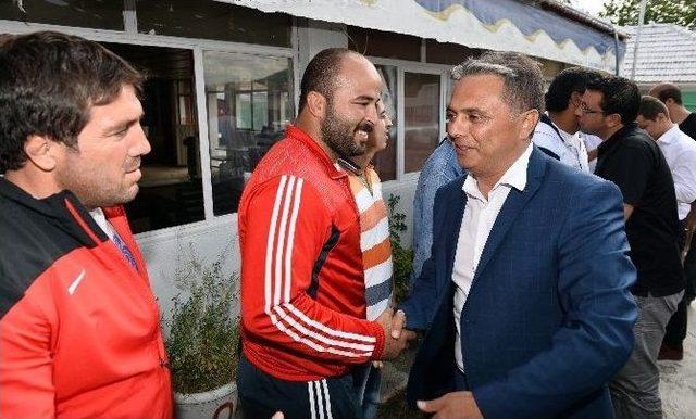 Pehlivanlara Başkan Uysal&rsquo;dan Moral 1