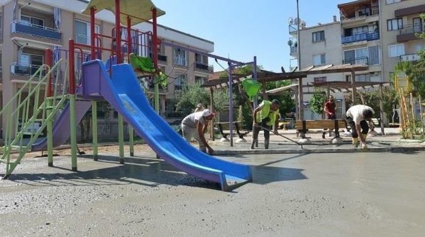 &Ccedil;iğli&rsquo;de Kazalara Karşı Parklara Kau&ccedil;uk D&ouml;şeniyor