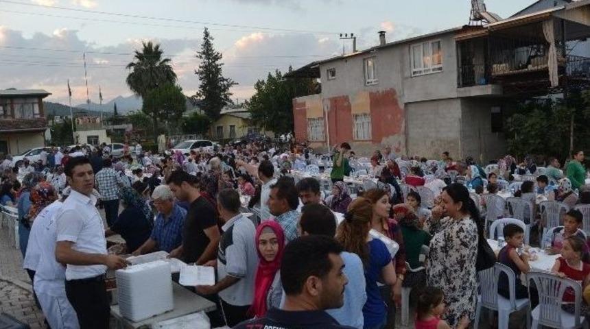 Ak Parti Kozan İl&ccedil;e Teşkilatı&rsquo;ndan Mahallelerde İftar