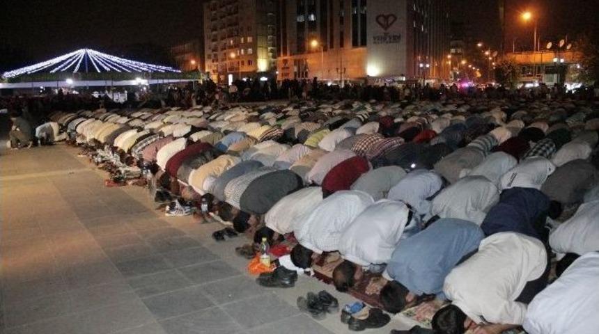 Diyarbakır&rsquo;da Şeyh Said Ve Dava Arkadaşlarının İdamı Teravih Namazı Sonrasında Protesto Edildi