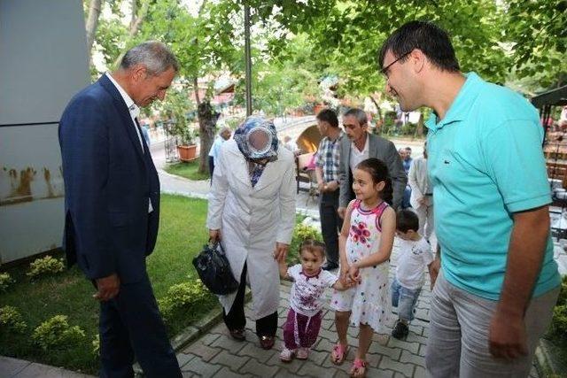 Adapazarı Belediye Başkanı Başkan Süleyman Dişli, Personel Ve Ailelerini Kapıda Karşıladı