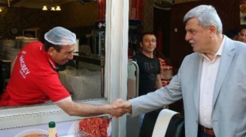 Başkan Karaosmanoğlu, Eski &Ccedil;arşı Esnafını Ziyaret Etti