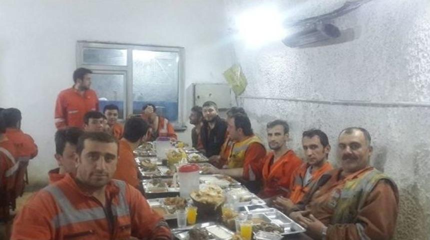 Yerin Metrelerce Altında İftar A&ccedil;ıyorlar