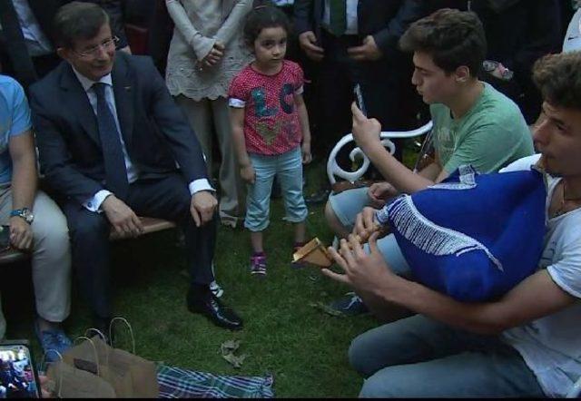 Başbakan Davutoğlu Gülhane Parkı'nda Horon Tepti