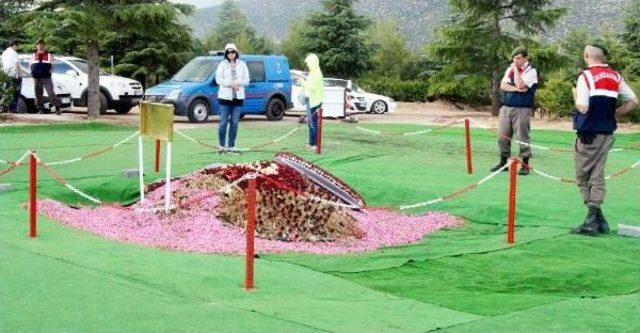 Demirel'in Anıt Mezarına Ziyaretler Sürüyor