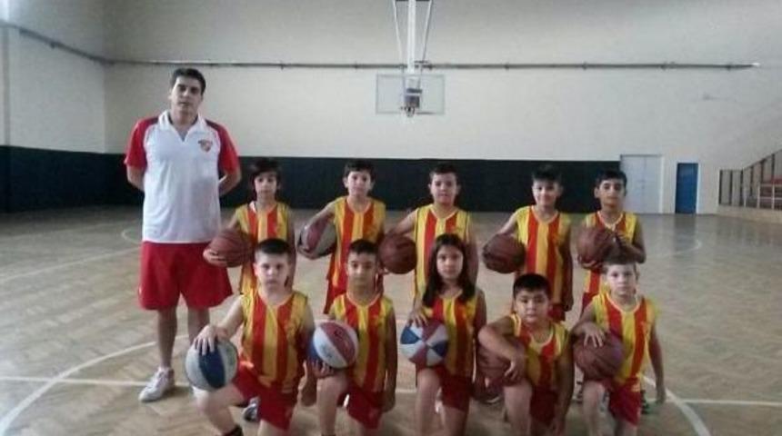 G&ouml;ztepe&rsquo;Den Somalı Şehitlerin &Ccedil;ocuklarına Destek