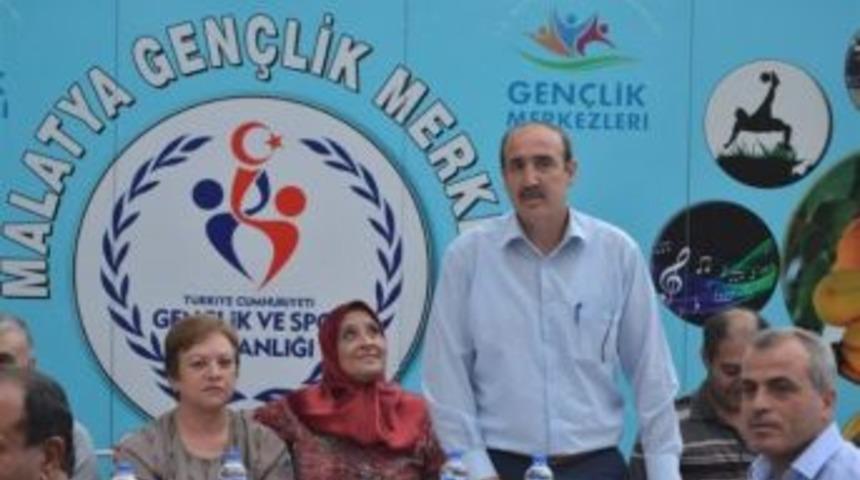 Gençlik Merkezi İftar Yemeği Verdi