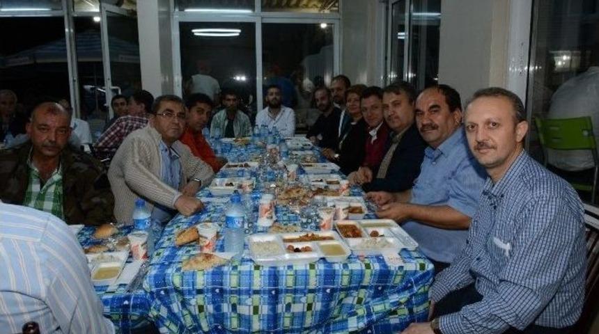 Yunusemre’de İftar Programları Devam Ediyor