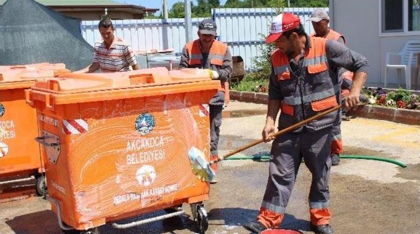 Mahallelerdeki &Ccedil;&ouml;p Konteynerleri Dezenfekte Ediliyor