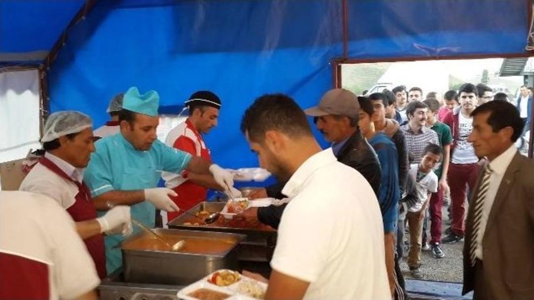 &Ccedil;at Belediyesi&rsquo;nin İftar &Ccedil;adırı Dolup Taşıyor&hellip;