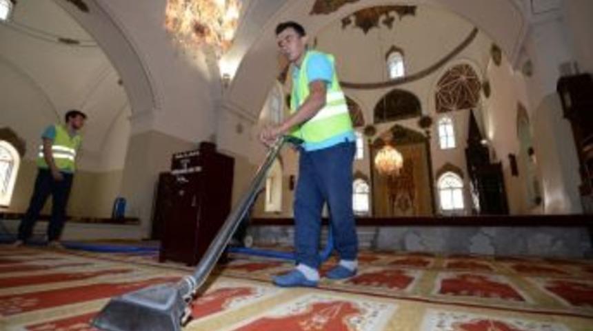 Osmangazi&rsquo;deki Camilerde Temizlik Seferberliği