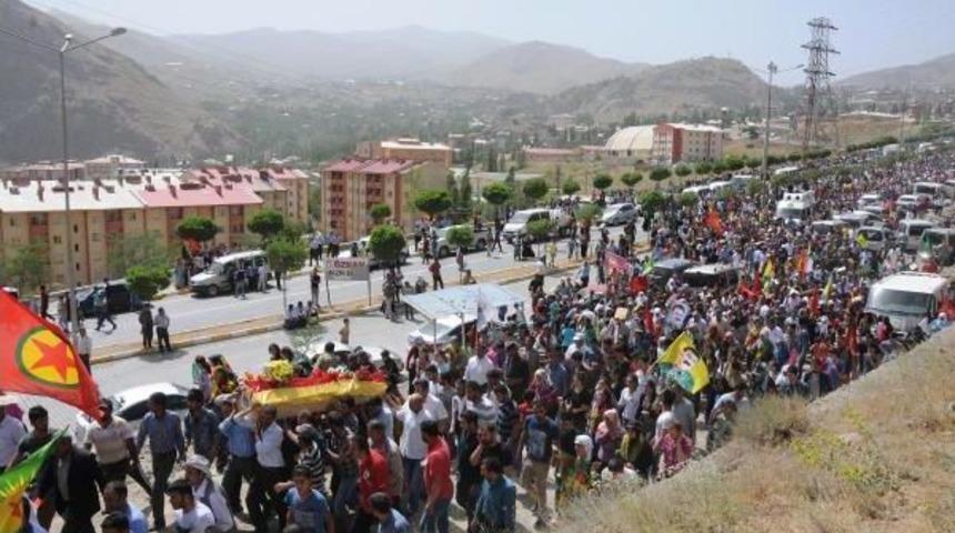 Suriye'de &Ouml;ld&uuml;r&uuml;len Ypg'li Hakkari'de Toprağa Verildi
