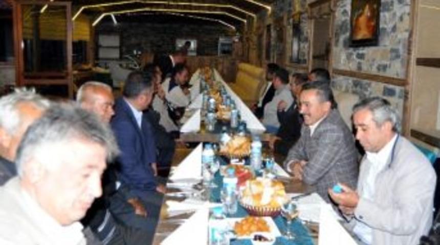 Başkan Tutal Muhtarlarla İftarda Buluştu