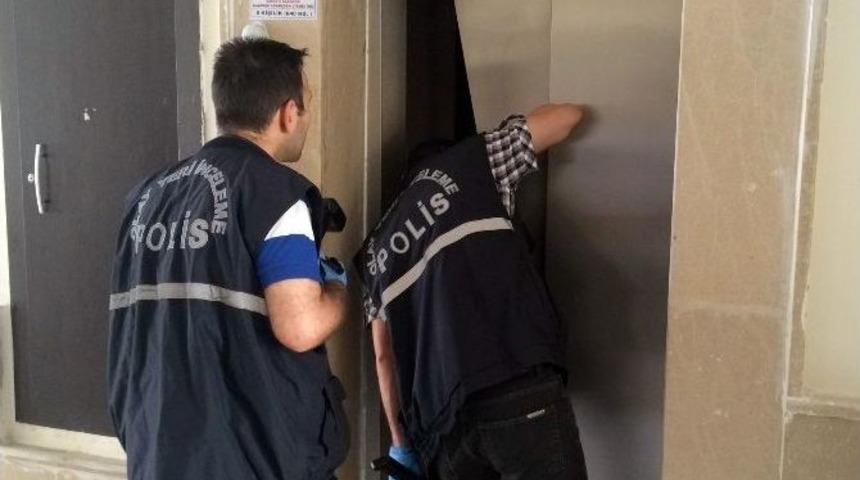 Kabini Olmadan A&ccedil;ılan Asans&ouml;r&uuml;n Boşluğuna D&uuml;şen &Ccedil;ocuk &Ouml;ld&uuml;