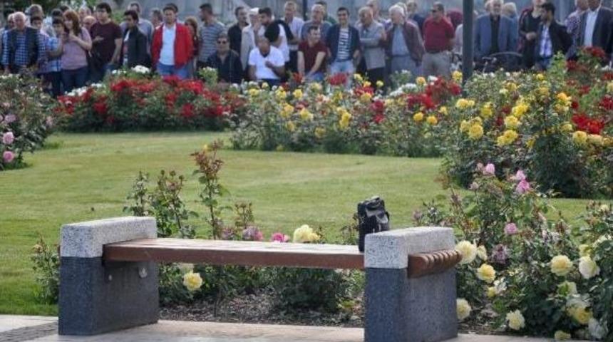 Ş&uuml;pheli &Ccedil;anta, Bomba Imha Robotu Ile Patlatıldı