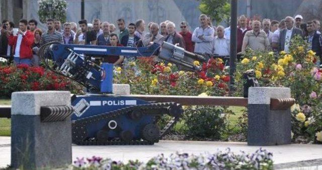 Şüpheli Çanta, Bomba Imha Robotu Ile Patlatıldı