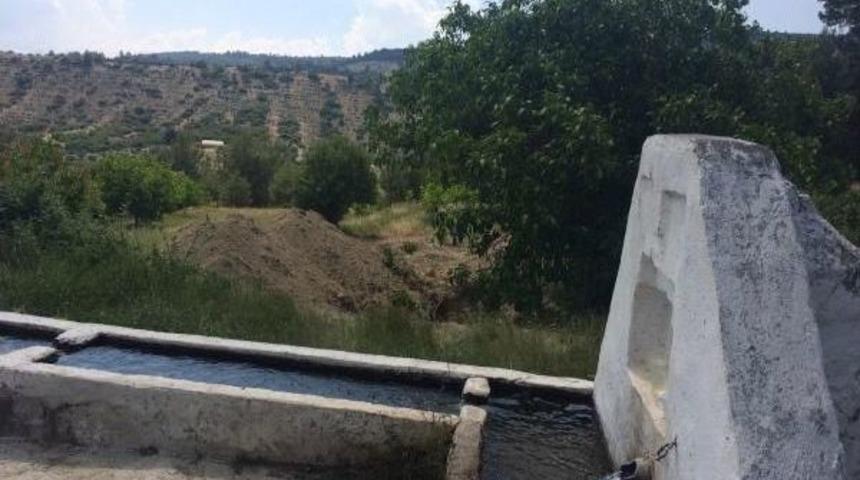 Belediyeden Kiralanan Kep&ccedil;eyle Ka&ccedil;ak Define Kazısı