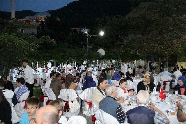 İmsiad Üyeleri İftarda Huzurevi Sakinleri İle Buluştu