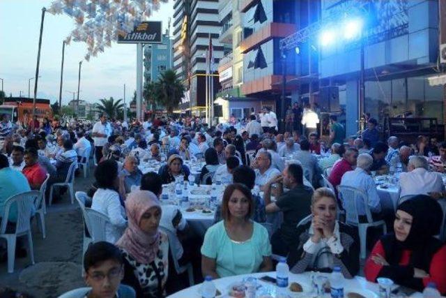 Ak Parti’Den Küskünlerle Barışma Iftarı