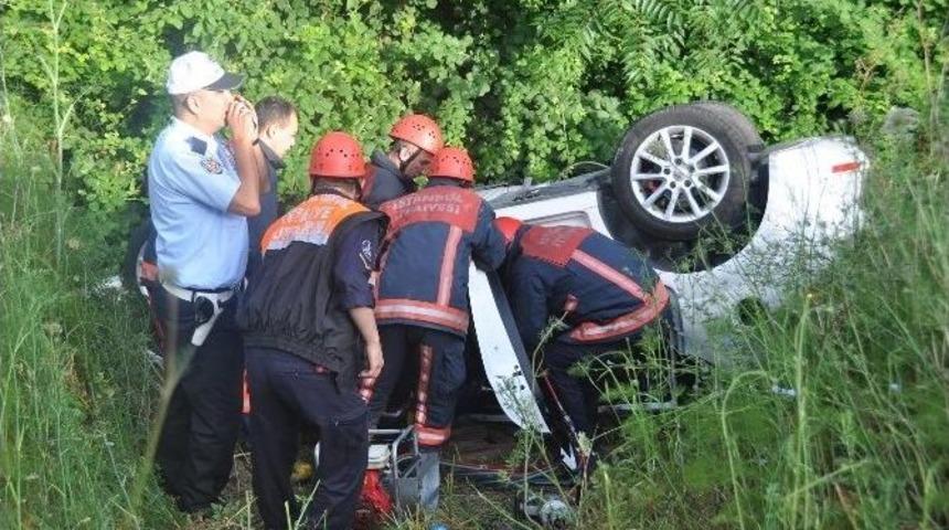 Beşiktaş&rsquo;ta Otomobil Şarampole Yuvarlandı: 1 &Ouml;l&uuml;, 2 Yaralı