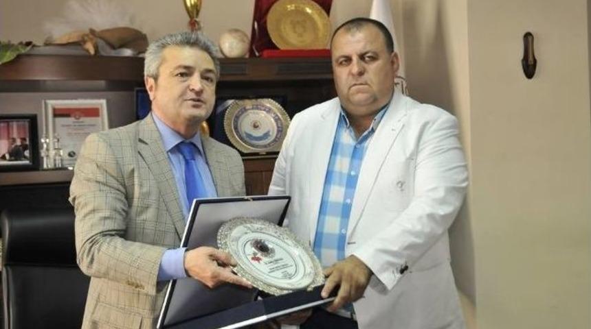 Hatso&rsquo;dan İş Adamı Karahanlı&rsquo;ya İstihdam Plaketi