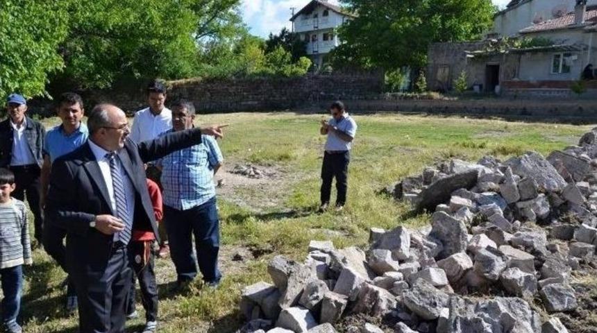 B&uuml;nyan Belediyesi Beş Mahalleye Yeni Park Yapıyor