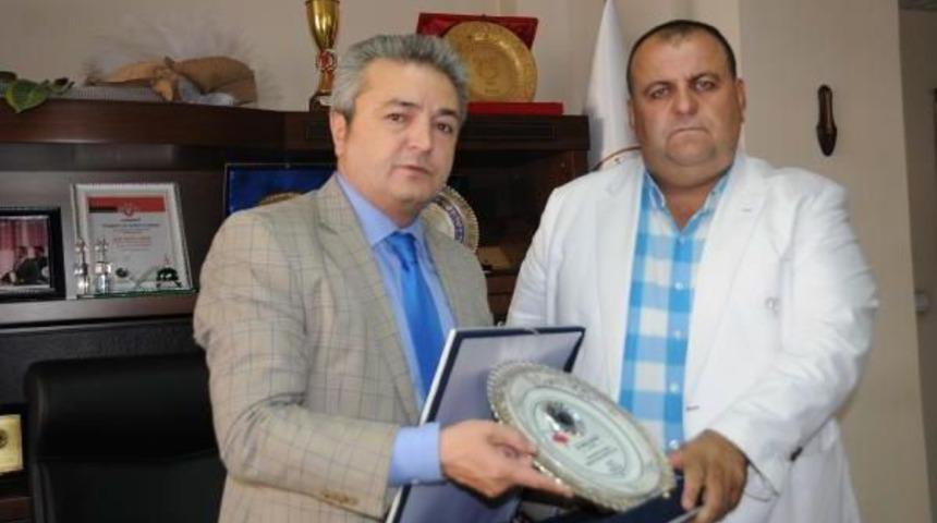 Hakkarili Işadamı Karahanlı'ya Istihdam Plaketi