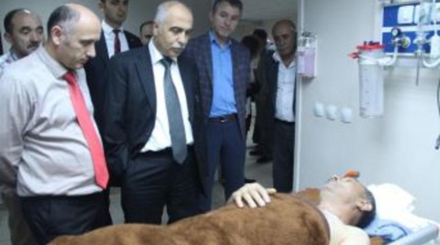 Vali Hasan Karahan&rsquo;dan Sis Dağı&rsquo;nda Kayalıklara D&uuml;şerek Yaralanan Karg&uuml;n&rsquo;e Ziyaret