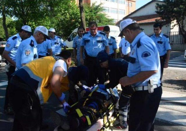 Motosikletle Kaçmak Isterken Polise Çarptı