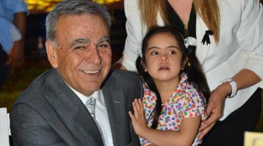 İzmir'de En B&uuml;y&uuml;k Iftar Sofrası Engelliler I&ccedil;in