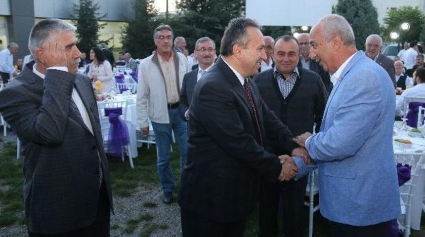 Vali Fidan Muhtarlarla İftar A&ccedil;tı