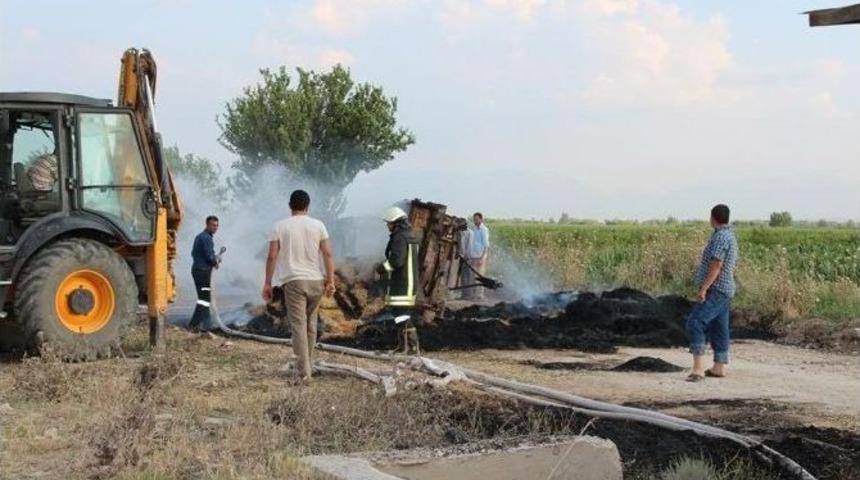 İki Römork Saman Alev Aldı