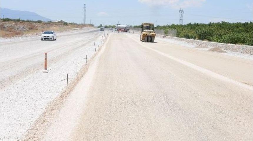 Yaka Mahallesi&rsquo;nin Yolu Genişletiliyor