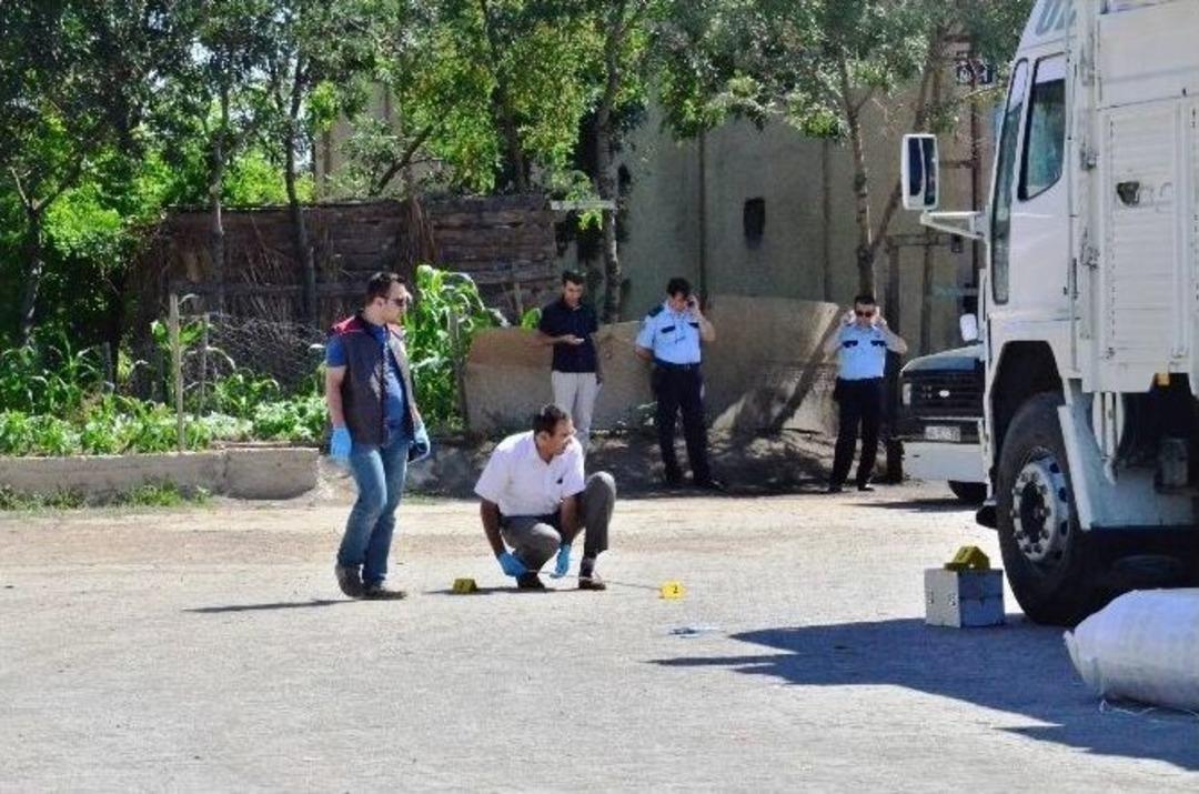 Tartıştığı Amcasını &Ouml;ld&uuml;rd&uuml;