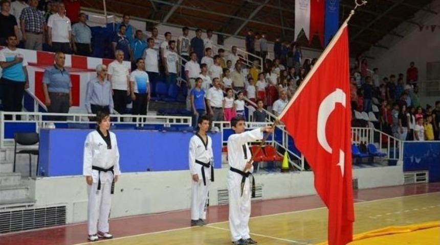 Yaz Spor Okullarının A&ccedil;ılış T&ouml;reni Yapıldı