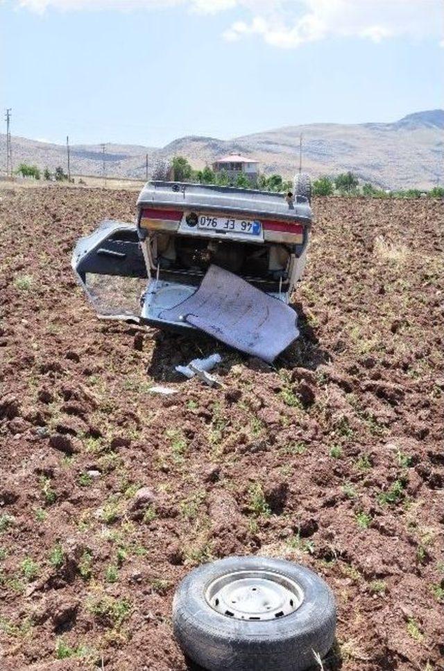 Gençlerin Otomobille Gezisi Kazayla Bitti