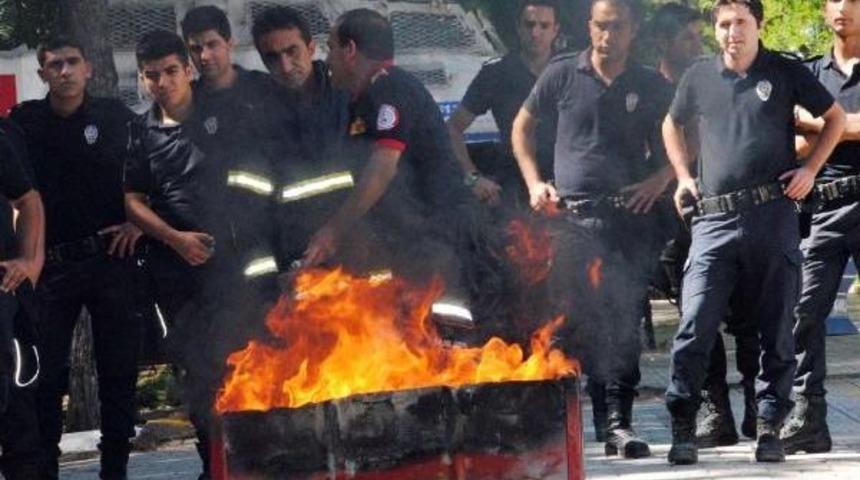 İtfaiyeden Polise Yangın S&ouml;nd&uuml;rme Eğitimi
