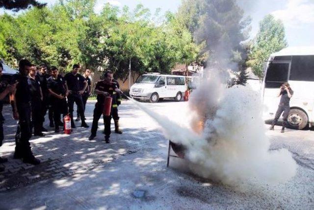 İtfaiyeden Polise Yangın Söndürme Eğitimi