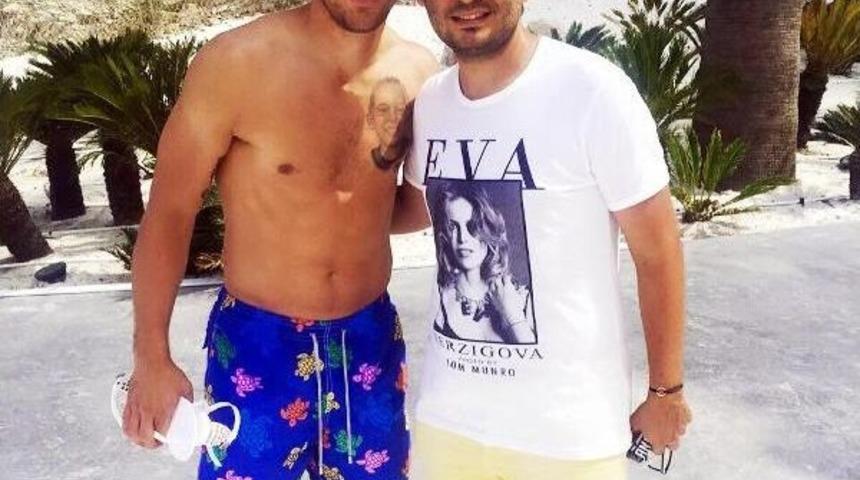 Podolski'nin Antalya Tatili S&uuml;r&uuml;yor