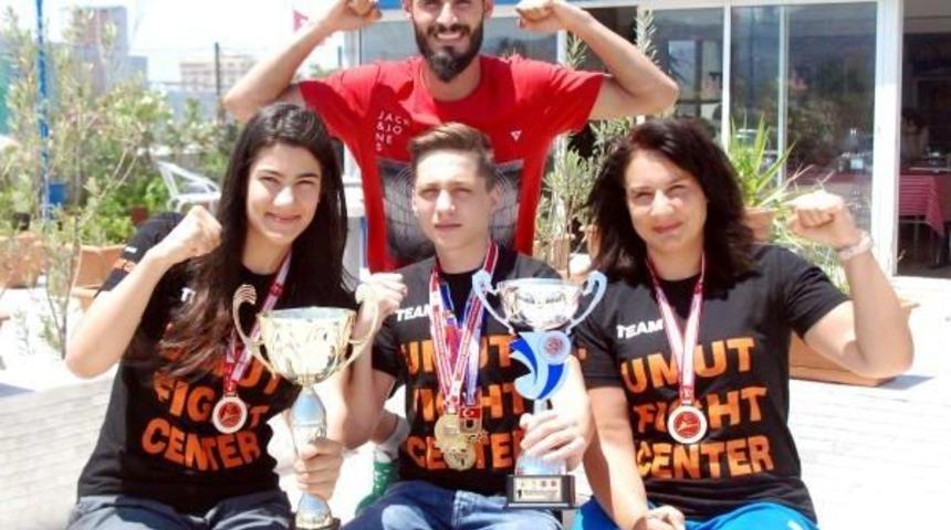 İzmirli Kick Boks&ccedil;ular D&uuml;nya'ya Meydan Okuyacaklar