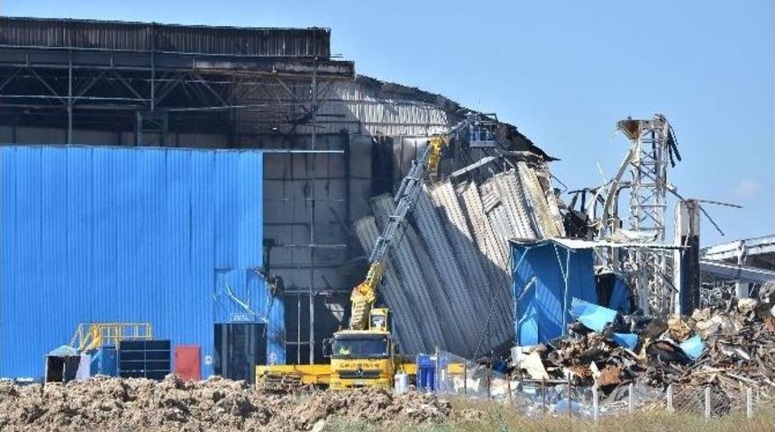 B&uuml;y&uuml;k Yangının Enkazı Kaldırılıyor