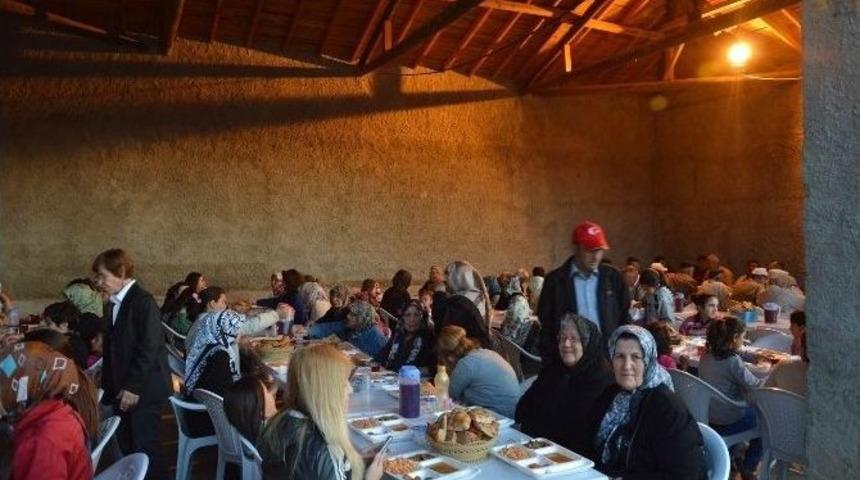 Zaferhamit Mahallesi Sakinleri &Ccedil;ifteler Belediyesinin İftarında Buluştu