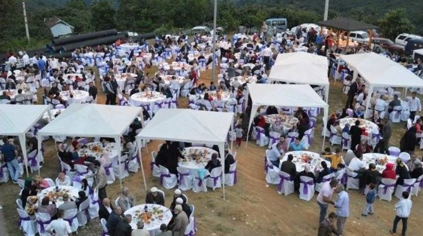 Karatavuk K&ouml;y&uuml; Muhtarı 2 Bin Kişiye İftar Verdi