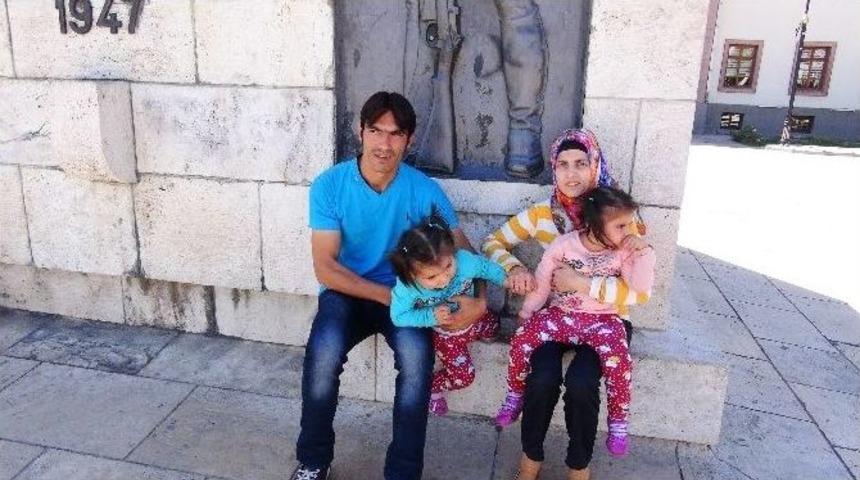 İki &Ccedil;ocuklu Fedakar Ailesi Sokakta Kaldı